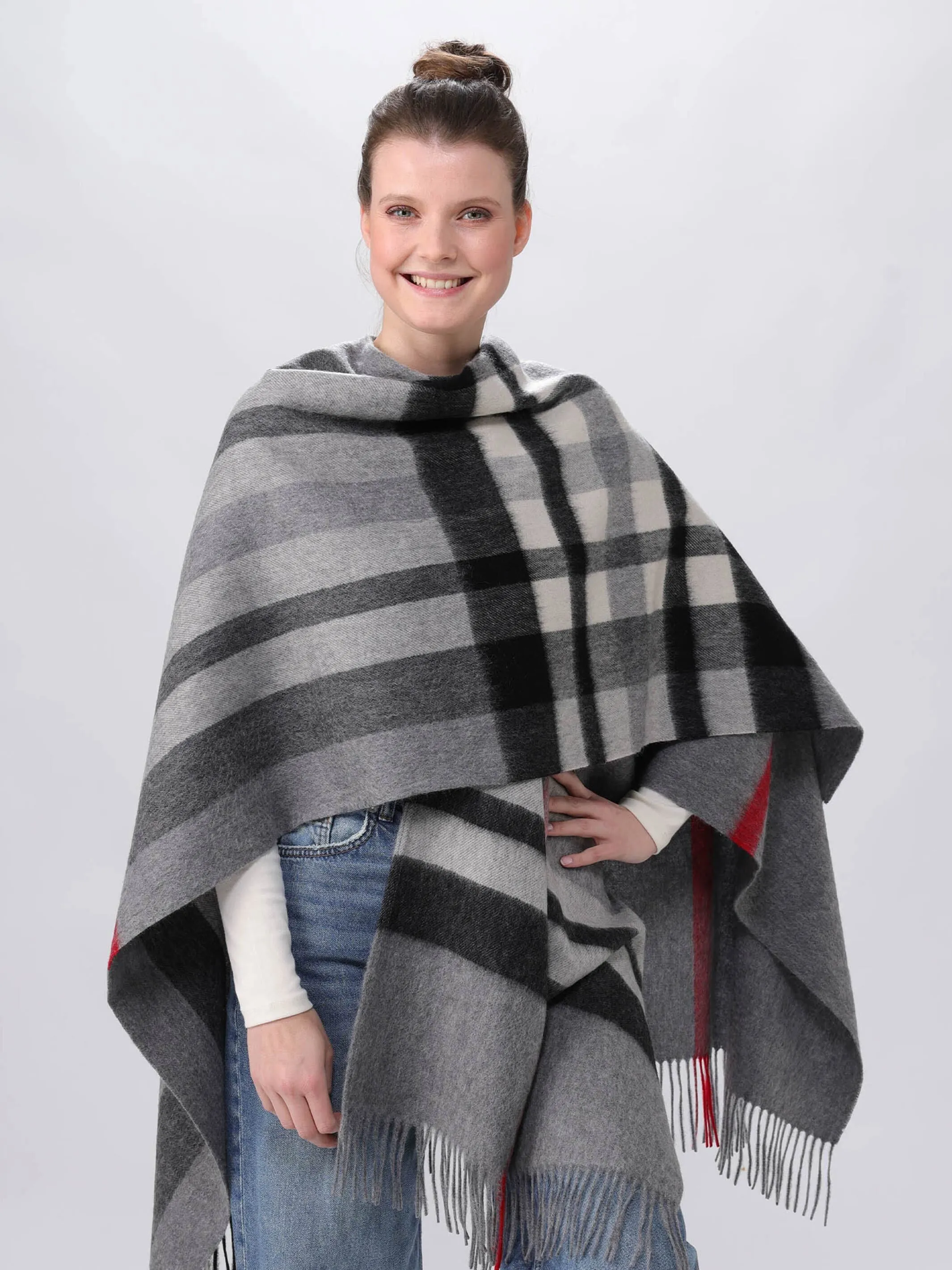 Poncho mit FRAAS Plaid Karo aus reiner Wolle